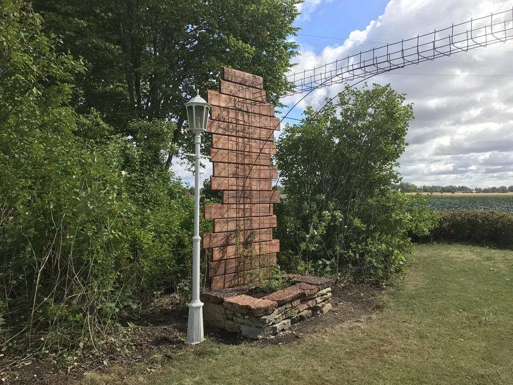 Aeventyrsgardens Vandrarhem, Kinnekulle Kallby Luaran gambar
